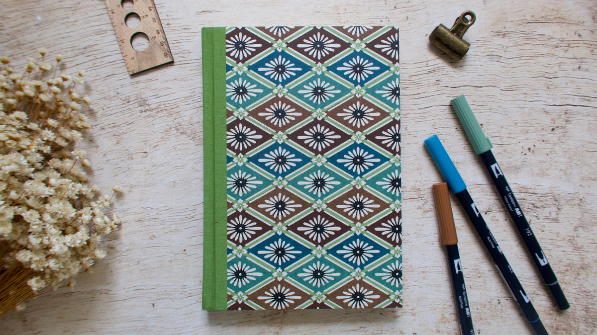 Bullet journal  fait main en Bretagne avec sa couverture en papier japonais