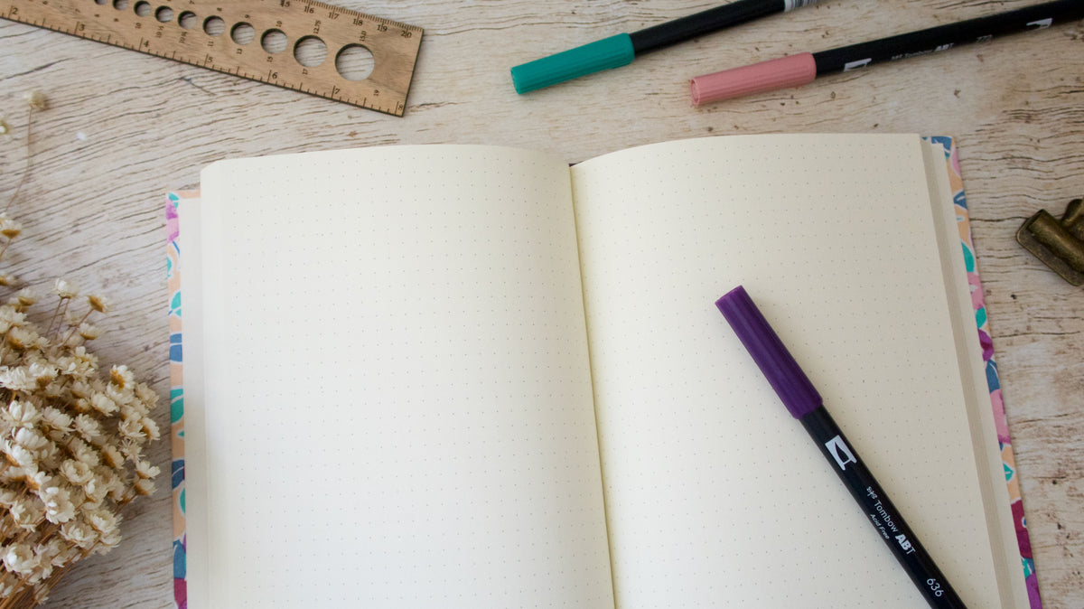 Pages intérieures à points pour bullet journal