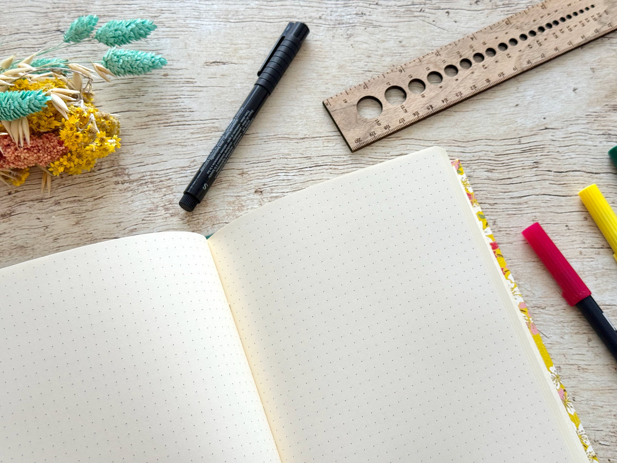 Pages intérieures à points pour bullet journal