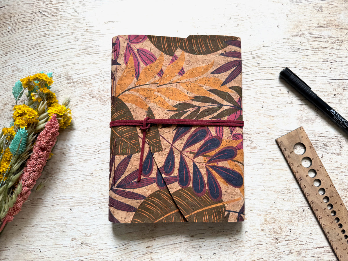 Carnet d'écriture fait main avec couverture en liège naturel souple motifs grandes feuilles
