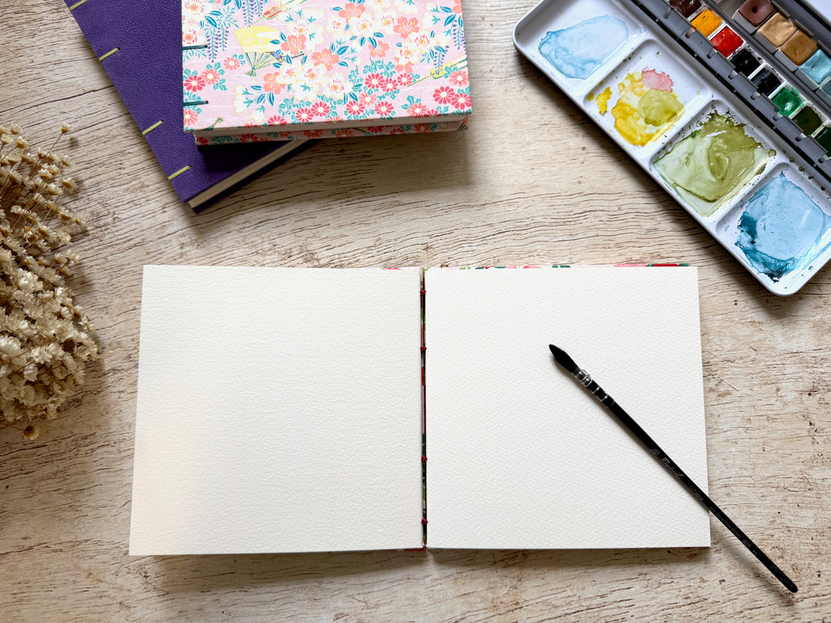 Carnet d'aquarelle carré 15 cm personnalisable fait main, papier au choix 300 g, reliure copte, fabriqué sur commande
