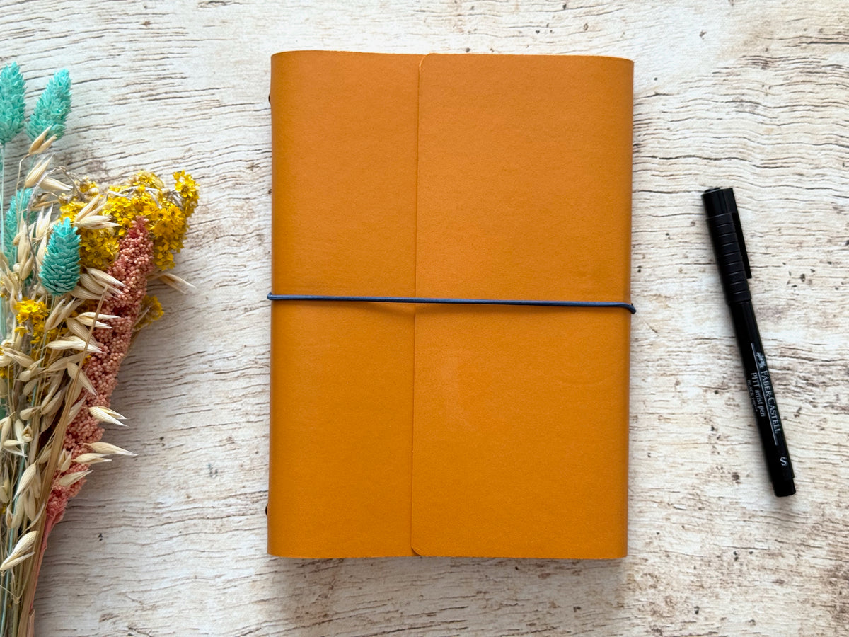 Carnet rechargeable fait main en matière végétale à base de pomme, couleurs et formats au choix