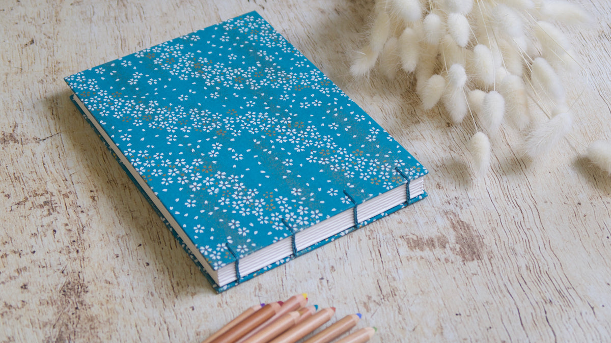 Carnet de croquis A5 paysage ou portrait – reliure copte – fait main - Fleurs au vent bleu canard