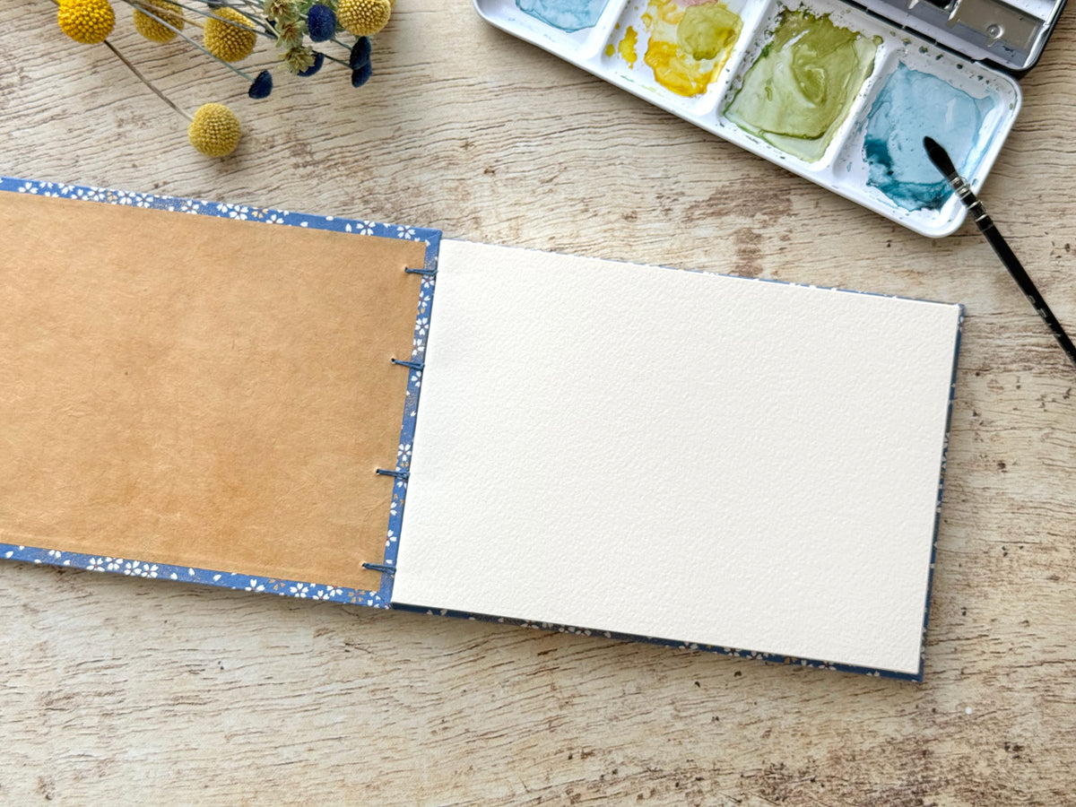 Carnet d'aquarelle A5 paysage - Reliure copte - Fleurs au vent bleu pervenche