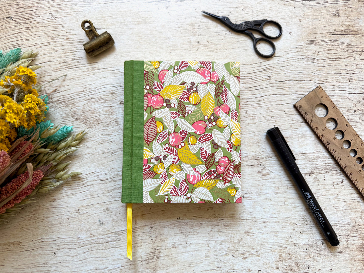 Journal de 3 ans avec couverture papier japonais Feuilles baies fruits vert avec marque page