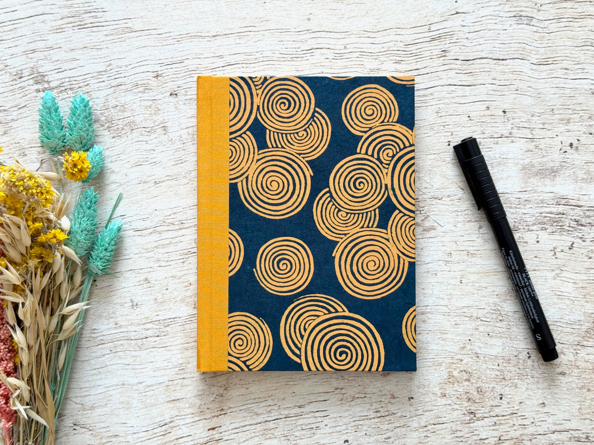 Carnet de notes format moyen personnalisable couverture rigide fait main
